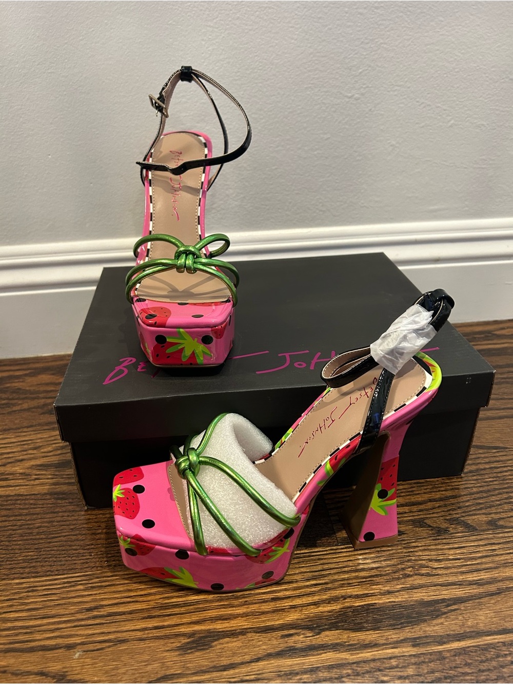 Betsey Johnson Pink Strawberry Platform Sandals with Metallic Green Knots - Picture 2 of 5